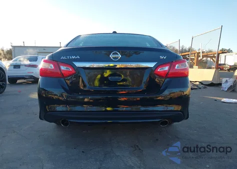 2017 Nissan Altima 2.5 Sv z USA, uszkodzony, nr VIN 1N4AL3AP5HC230299